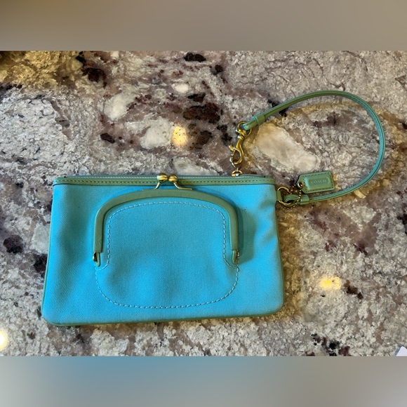 Coach Woman Clutch - Picture 3 of 6